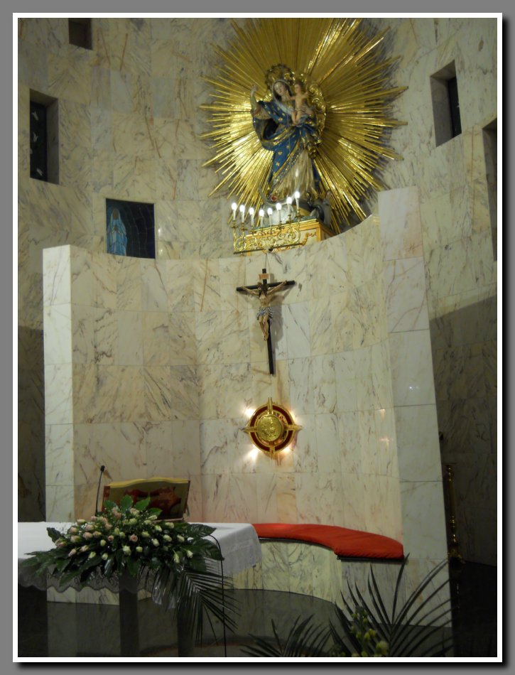 11-02-2011-madonna-lourdes (16)